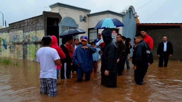Tras inundaciones municipio reparte apoyos
