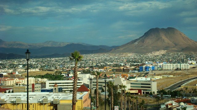 Azotan fuertes vientos y tolvaneras a la capital de Chihuahua