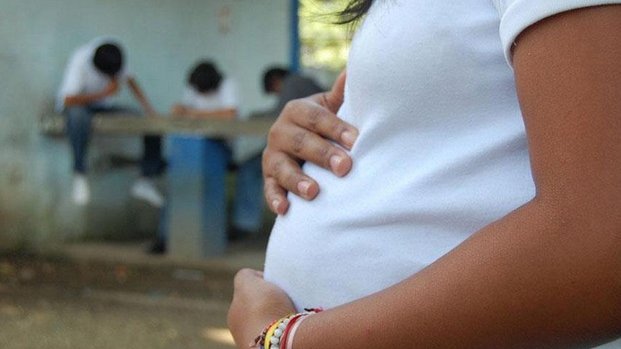 Cae padrastro de niña embarazada de 10 años en Paraguay