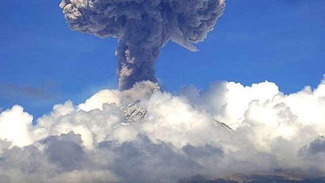 Popocatépetl emite fumarola de más de dos kilómetros
