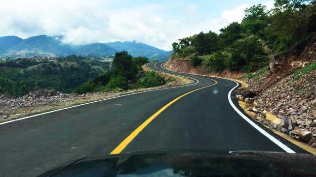 Concluyen segunda etapa de carretera en Zapotitlán Tablas, Guerrero