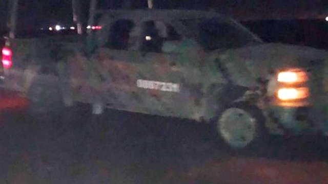 Tras enfrentamiento entre criminales, hallan vehículos militares falsos