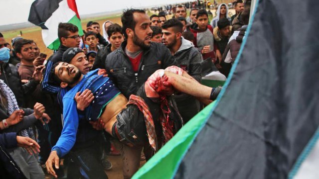 Israel mata a 16 palestinos en Gaza al inicio de las protestas que durarán seis semanas