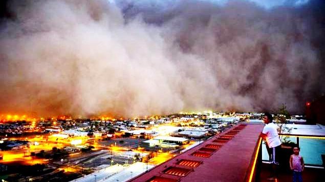 Gigantesca tormenta de polvo cubre gran parte de Arizona