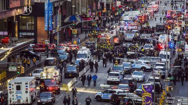 Intento de terrorismo en Nueva York resulta en el perpetrador y tres heridos más