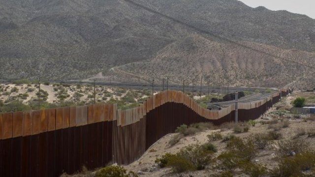 Trump amenaza con enviar ’’soldados armados’’ a la frontera con México