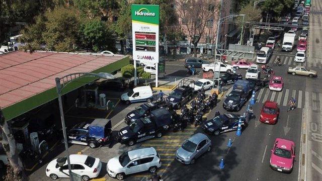 Se mantienen las filas kilométricas en gasolineras del país