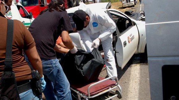 Vuelca mujer en el kilómetro 99 a Juárez y muere
