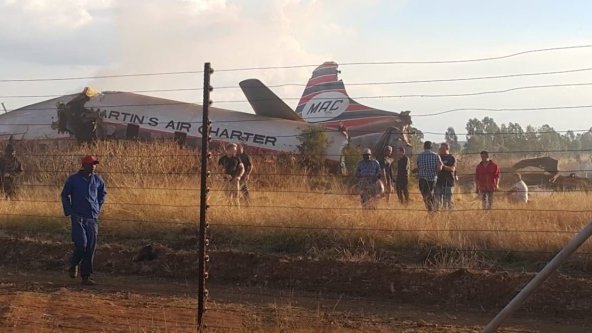 Se estrella un avión en la capital de Sudáfrica