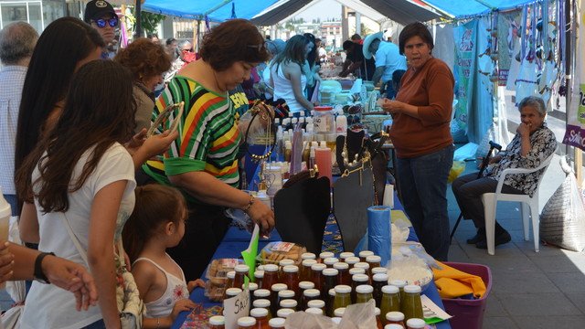 Ofrecen productos regionales en la Plaza de Armas