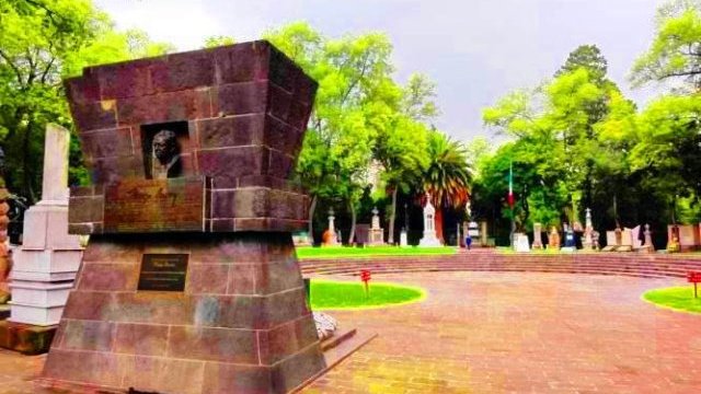 Pagan multa de 26 mil pesos por bailar sobre la tumba de Diego Rivera