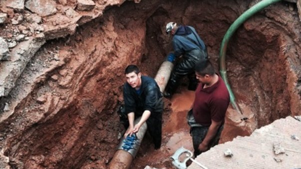 Repara personal de la JMAS fuga de agua en Ranchería Juárez