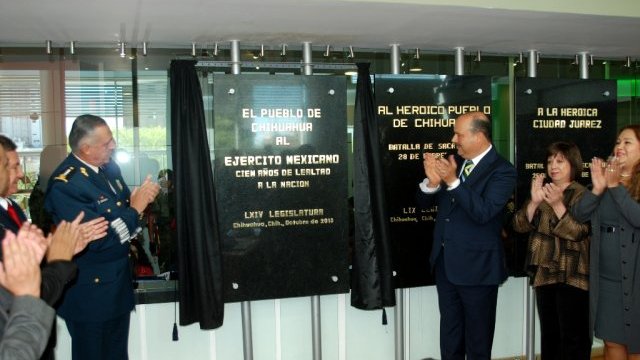 Chihuahua homenajea con letras de oro al Ejército