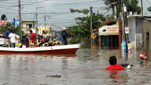 Lluvias dejan más de 21 mil damnificados en Veracruz