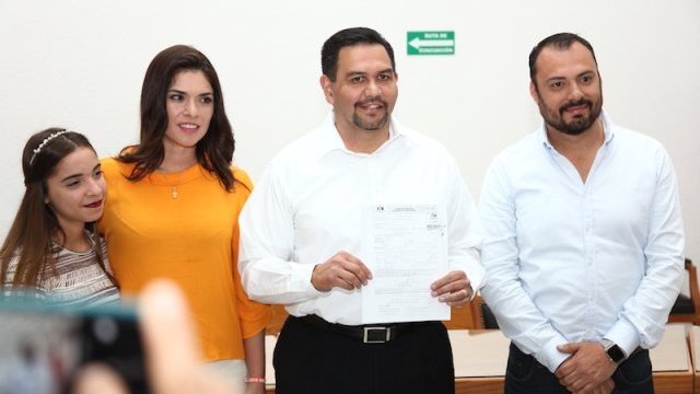 Registra MC a Cruz Pérez Cuéllar como candidato a gobernador