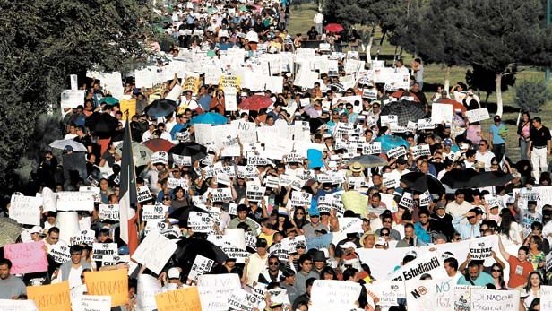 Obreros de maquilas refuerzan protesta contra el IVA en la frontera 