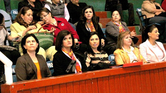 Revientan feministas sesión de Congreso de Zacatecas 