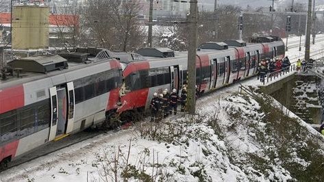 Un muerto y nueve heridos por choque de dos trenes en Austria