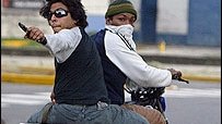 Sicarios en motocicleta ejecutan a hombre en la 20 y Juárez
