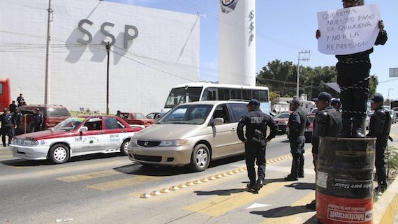 Más de 200 policías abandonan el paro y regresan a su labores en Oaxaca