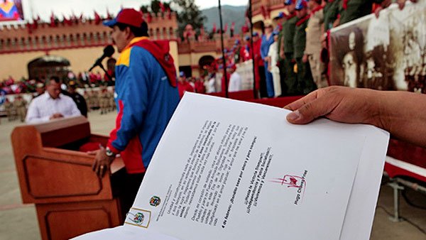 Sin mencionar su salud, Hugo Chávez envió una carta por el 4F