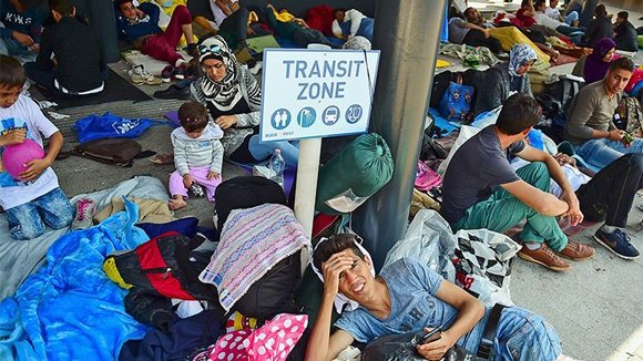 Miles de inmigrantes se refugian en estaciones de tren de Budapest