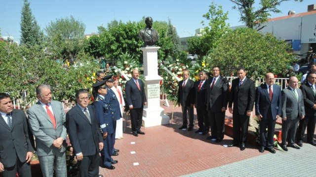 Realizan guardia de honor en conmemoración de la Batalla de Puebla