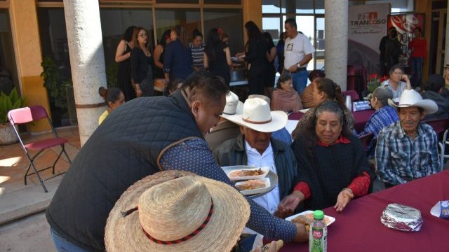 Festeja Gobierno Municipal a abuelitos en Trancoso