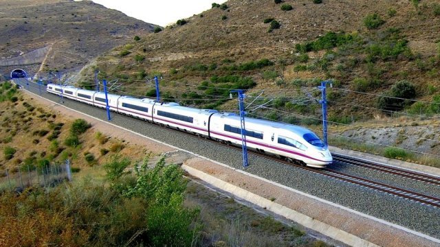 Anuncia SCT licitación integral del tren de México a Querétaro