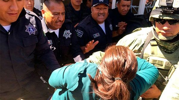 Gobierno morenista de La Paz reprime a vecinos de San Isidro con policías federales y municipales y soldados 