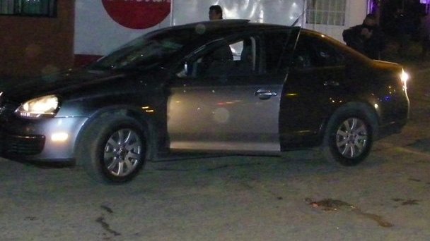 Acribillaron en Parral a sujeto en vehículo robado en Delicias