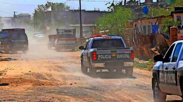 Incursionan narcos en 20 camionetas en Anáhuac y ejecutan a un hombre