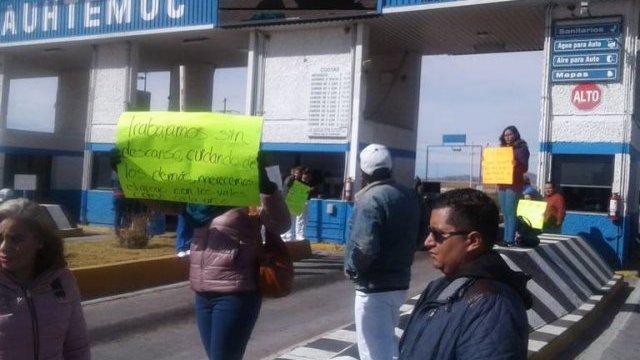 Trabajadores de Salud toman caseta de Cuauhtémoc, en protesta