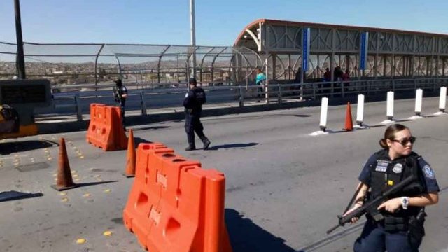 Cerró EEUU el puente de la Juárez con agentes armados