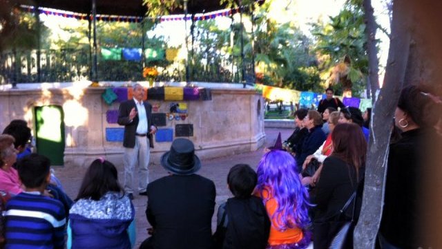 Disertó Froilán Meza sobre “Los Seremos”, la única tradición del Día de Muertos en Chihuahua