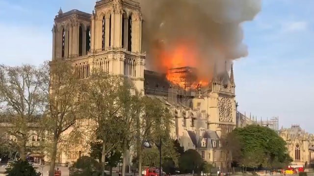 Se incendia la catedral de Notre Dame