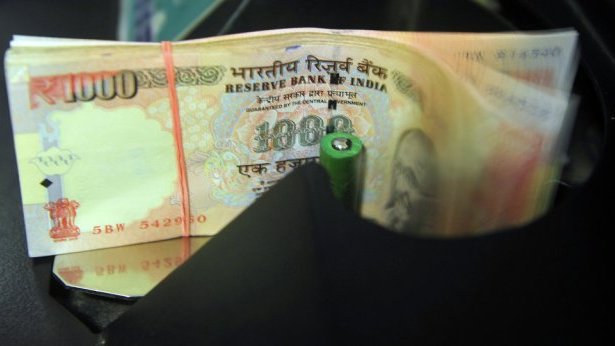 La India se desprende del dólar en el comercio con los Emiratos Árabes Unidos e Irán