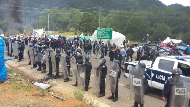 Desalojan bloqueo magisterial en Chiapas; hay un herido