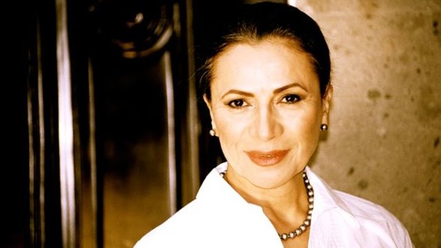 Patricia Reyes Spíndola viene a simposio de reconstrucción mamaria