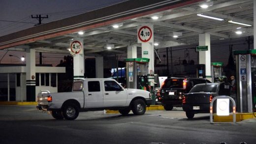 Se llevan 300 mil pesos en violento asalto a gasolinera, en Camargo