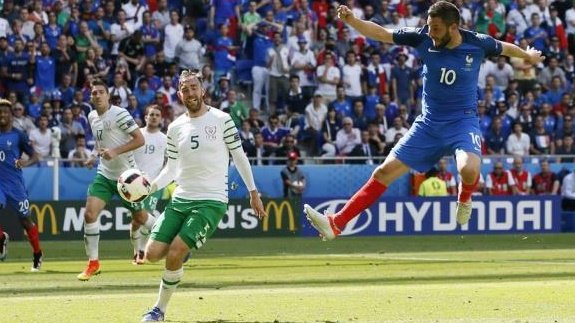 Aplauden a Gignac “El Mexicano” por breve actuación contra Irlanda
