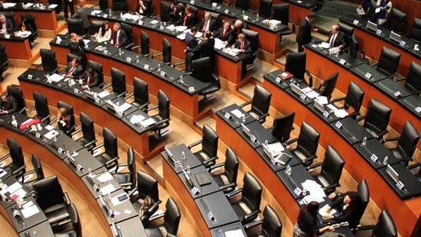 Senadores gastaron 50 mdp en sillas y sillones de diseño italiano