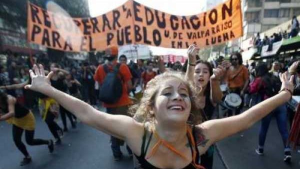 Ganaron los estudiantes: en Chile la educación será gratuita