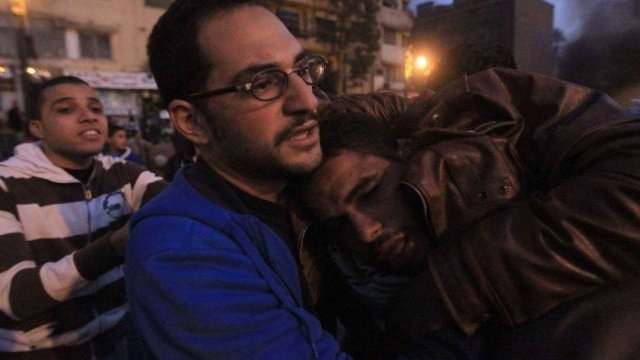 Dos muertos y más de 928 heridos en enfrentamientos en El Cairo 