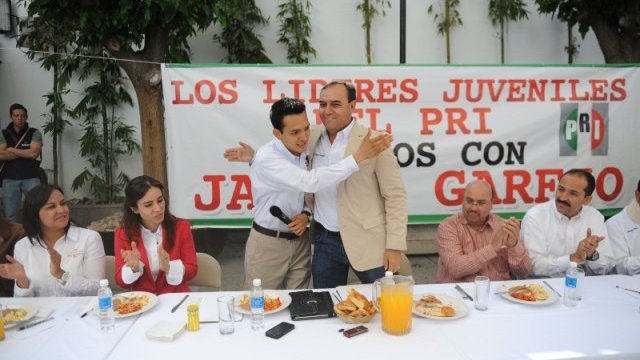 Los líderes juveniles del PRI unidos con Javier Garfio Pacheco