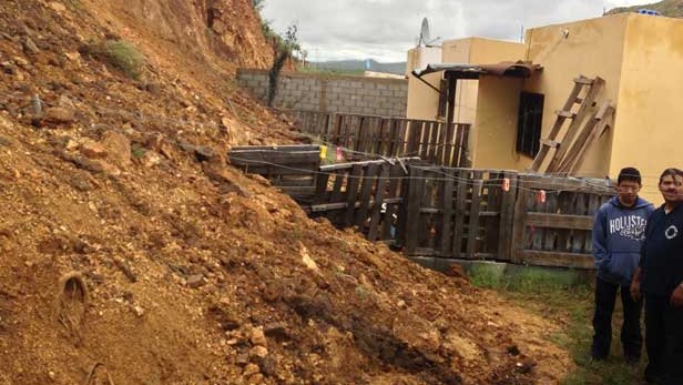 Temblores dañan 12 viviendas remojadas en Parral