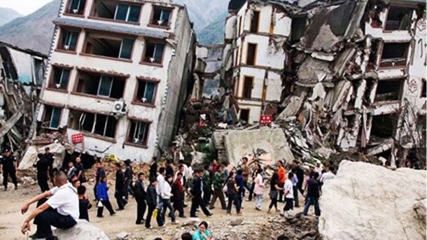 Sube a mil 300 las víctimas del terremoto en Nepal