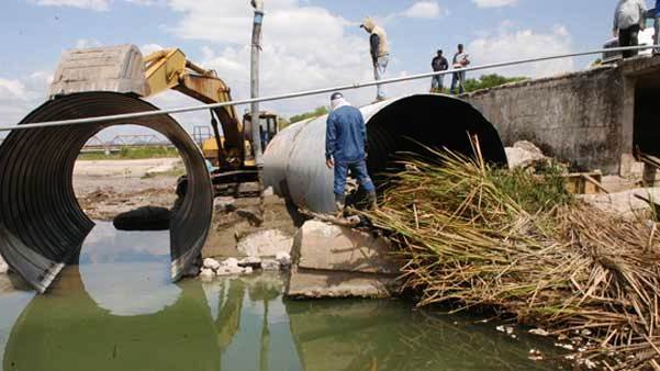 Colapsa puente provisional en el vado por creciente del Río San Pedro