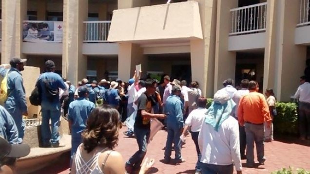 Toman panistas la Alcaldía de Delicias; exigen renuncie Beltrán del Río