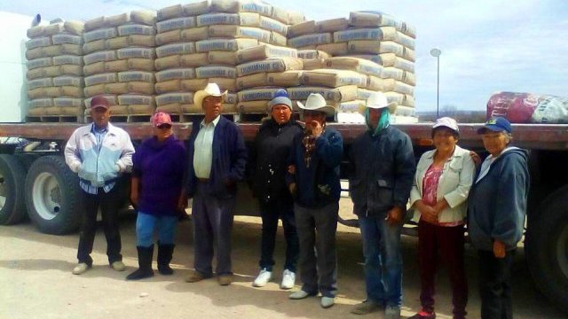 Reciben casi 1 millón de pesos en material para vivienda, campesinos de Coronado, Chihuahua